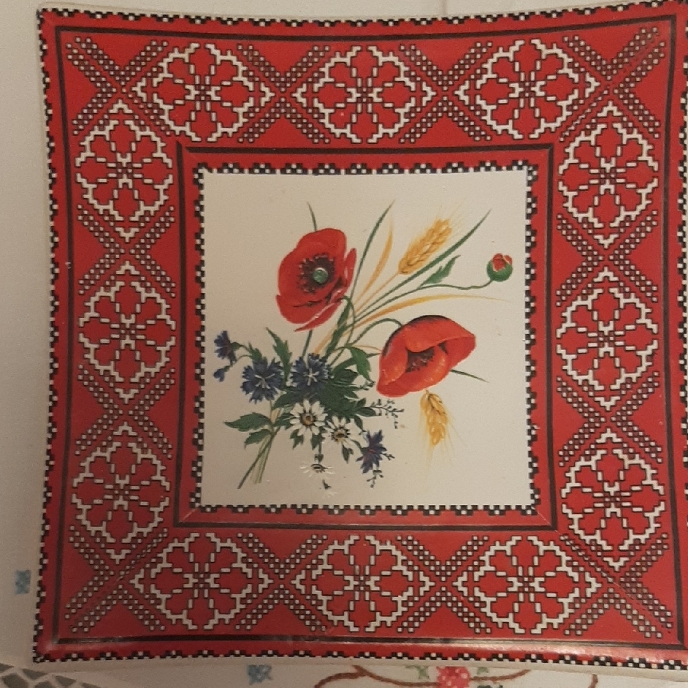 🇺🇦Decorative🇺🇦 UKRAINIAN Red and White Ceramic Bowl, Plate & Tray Set - Picture 11 of 13